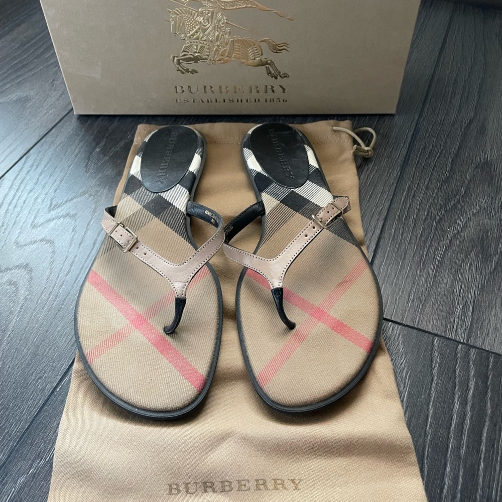 Women's Burberry Meadow Signature Plaid Flip-flops